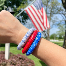 Load image into Gallery viewer, Blue paint splatter bracelet stackable colorful jewelry
