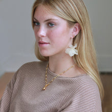 Load image into Gallery viewer, Petal Earrings - Ivory
